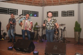 
<a style='margin-left: 5px;' class='btn btn-xs btn-social btn-facebook' href='https://www.facebook.com/sharer/sharer.php?u=https://www.galeramix.com.br/imagem/a120/800-800-90/conteudo/site_galerias/120/e-hoje-que-eu-volto-amanha-112.jpg' rel='popup' data-width='500' data-height='400'><i class='fa fa-facebook'></i>Compartilhar <span class='hidden-xs'>no Facebook</span>
</a> 
<a class='btn btn-default btn-xs' target='_blank' href='imagem/a120/800-800-90/conteudo/site_galerias/120/e-hoje-que-eu-volto-amanha-112.jpg'>
<span class='glyphicon glyphicon-cloud-download'></span> Salvar
</a>
