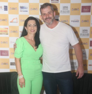 
<a style='margin-left: 5px;' class='btn btn-xs btn-social btn-facebook' href='https://www.facebook.com/sharer/sharer.php?u=https://www.galeramix.com.br/imagem/a120/800-800-90/conteudo/site_galerias/120/e-hoje-que-eu-volto-amanha-116.jpg' rel='popup' data-width='500' data-height='400'><i class='fa fa-facebook'></i>Compartilhar <span class='hidden-xs'>no Facebook</span>
</a> 
<a class='btn btn-default btn-xs' target='_blank' href='imagem/a120/800-800-90/conteudo/site_galerias/120/e-hoje-que-eu-volto-amanha-116.jpg'>
<span class='glyphicon glyphicon-cloud-download'></span> Salvar
</a>
