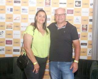 
<a style='margin-left: 5px;' class='btn btn-xs btn-social btn-facebook' href='https://www.facebook.com/sharer/sharer.php?u=https://www.galeramix.com.br/imagem/a120/800-800-90/conteudo/site_galerias/120/e-hoje-que-eu-volto-amanha-123.jpg' rel='popup' data-width='500' data-height='400'><i class='fa fa-facebook'></i>Compartilhar <span class='hidden-xs'>no Facebook</span>
</a> 
<a class='btn btn-default btn-xs' target='_blank' href='imagem/a120/800-800-90/conteudo/site_galerias/120/e-hoje-que-eu-volto-amanha-123.jpg'>
<span class='glyphicon glyphicon-cloud-download'></span> Salvar
</a>
