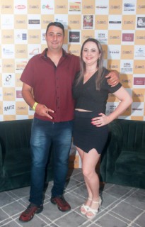 
<a style='margin-left: 5px;' class='btn btn-xs btn-social btn-facebook' href='https://www.facebook.com/sharer/sharer.php?u=https://www.galeramix.com.br/imagem/a120/800-800-90/conteudo/site_galerias/120/e-hoje-que-eu-volto-amanha-124.jpg' rel='popup' data-width='500' data-height='400'><i class='fa fa-facebook'></i>Compartilhar <span class='hidden-xs'>no Facebook</span>
</a> 
<a class='btn btn-default btn-xs' target='_blank' href='imagem/a120/800-800-90/conteudo/site_galerias/120/e-hoje-que-eu-volto-amanha-124.jpg'>
<span class='glyphicon glyphicon-cloud-download'></span> Salvar
</a>
