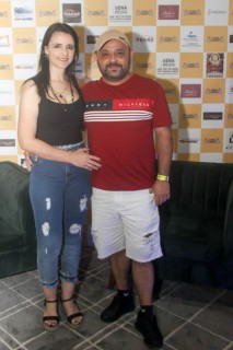 
<a style='margin-left: 5px;' class='btn btn-xs btn-social btn-facebook' href='https://www.facebook.com/sharer/sharer.php?u=https://www.galeramix.com.br/imagem/a120/800-800-90/conteudo/site_galerias/120/e-hoje-que-eu-volto-amanha-125.jpg' rel='popup' data-width='500' data-height='400'><i class='fa fa-facebook'></i>Compartilhar <span class='hidden-xs'>no Facebook</span>
</a> 
<a class='btn btn-default btn-xs' target='_blank' href='imagem/a120/800-800-90/conteudo/site_galerias/120/e-hoje-que-eu-volto-amanha-125.jpg'>
<span class='glyphicon glyphicon-cloud-download'></span> Salvar
</a>
