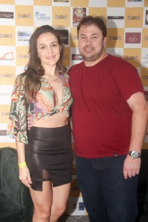 
<a style='margin-left: 5px;' class='btn btn-xs btn-social btn-facebook' href='https://www.facebook.com/sharer/sharer.php?u=https://www.galeramix.com.br/imagem/a120/800-800-90/conteudo/site_galerias/120/e-hoje-que-eu-volto-amanha-130.jpg' rel='popup' data-width='500' data-height='400'><i class='fa fa-facebook'></i>Compartilhar <span class='hidden-xs'>no Facebook</span>
</a> 
<a class='btn btn-default btn-xs' target='_blank' href='imagem/a120/800-800-90/conteudo/site_galerias/120/e-hoje-que-eu-volto-amanha-130.jpg'>
<span class='glyphicon glyphicon-cloud-download'></span> Salvar
</a>
