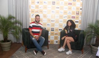 
<a style='margin-left: 5px;' class='btn btn-xs btn-social btn-facebook' href='https://www.facebook.com/sharer/sharer.php?u=https://www.galeramix.com.br/imagem/a120/800-800-90/conteudo/site_galerias/120/e-hoje-que-eu-volto-amanha-132.jpg' rel='popup' data-width='500' data-height='400'><i class='fa fa-facebook'></i>Compartilhar <span class='hidden-xs'>no Facebook</span>
</a> 
<a class='btn btn-default btn-xs' target='_blank' href='imagem/a120/800-800-90/conteudo/site_galerias/120/e-hoje-que-eu-volto-amanha-132.jpg'>
<span class='glyphicon glyphicon-cloud-download'></span> Salvar
</a>
