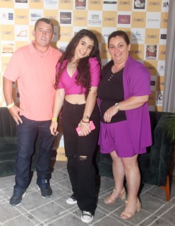 
<a style='margin-left: 5px;' class='btn btn-xs btn-social btn-facebook' href='https://www.facebook.com/sharer/sharer.php?u=https://www.galeramix.com.br/imagem/a120/800-800-90/conteudo/site_galerias/120/e-hoje-que-eu-volto-amanha-137.jpg' rel='popup' data-width='500' data-height='400'><i class='fa fa-facebook'></i>Compartilhar <span class='hidden-xs'>no Facebook</span>
</a> 
<a class='btn btn-default btn-xs' target='_blank' href='imagem/a120/800-800-90/conteudo/site_galerias/120/e-hoje-que-eu-volto-amanha-137.jpg'>
<span class='glyphicon glyphicon-cloud-download'></span> Salvar
</a>
