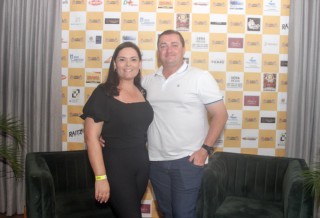 
<a style='margin-left: 5px;' class='btn btn-xs btn-social btn-facebook' href='https://www.facebook.com/sharer/sharer.php?u=https://www.galeramix.com.br/imagem/a120/800-800-90/conteudo/site_galerias/120/e-hoje-que-eu-volto-amanha-14.jpg' rel='popup' data-width='500' data-height='400'><i class='fa fa-facebook'></i>Compartilhar <span class='hidden-xs'>no Facebook</span>
</a> 
<a class='btn btn-default btn-xs' target='_blank' href='imagem/a120/800-800-90/conteudo/site_galerias/120/e-hoje-que-eu-volto-amanha-14.jpg'>
<span class='glyphicon glyphicon-cloud-download'></span> Salvar
</a>
