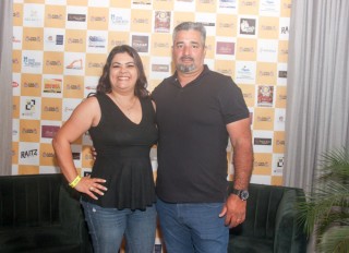 
<a style='margin-left: 5px;' class='btn btn-xs btn-social btn-facebook' href='https://www.facebook.com/sharer/sharer.php?u=https://www.galeramix.com.br/imagem/a120/800-800-90/conteudo/site_galerias/120/e-hoje-que-eu-volto-amanha-143.jpg' rel='popup' data-width='500' data-height='400'><i class='fa fa-facebook'></i>Compartilhar <span class='hidden-xs'>no Facebook</span>
</a> 
<a class='btn btn-default btn-xs' target='_blank' href='imagem/a120/800-800-90/conteudo/site_galerias/120/e-hoje-que-eu-volto-amanha-143.jpg'>
<span class='glyphicon glyphicon-cloud-download'></span> Salvar
</a>
