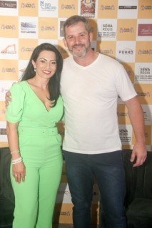 
<a style='margin-left: 5px;' class='btn btn-xs btn-social btn-facebook' href='https://www.facebook.com/sharer/sharer.php?u=https://www.galeramix.com.br/imagem/a120/800-800-90/conteudo/site_galerias/120/e-hoje-que-eu-volto-amanha-146.jpg' rel='popup' data-width='500' data-height='400'><i class='fa fa-facebook'></i>Compartilhar <span class='hidden-xs'>no Facebook</span>
</a> 
<a class='btn btn-default btn-xs' target='_blank' href='imagem/a120/800-800-90/conteudo/site_galerias/120/e-hoje-que-eu-volto-amanha-146.jpg'>
<span class='glyphicon glyphicon-cloud-download'></span> Salvar
</a>
