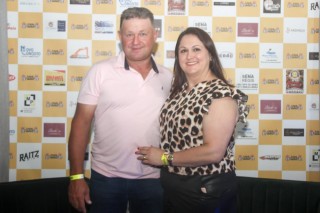 
<a style='margin-left: 5px;' class='btn btn-xs btn-social btn-facebook' href='https://www.facebook.com/sharer/sharer.php?u=https://www.galeramix.com.br/imagem/a120/800-800-90/conteudo/site_galerias/120/e-hoje-que-eu-volto-amanha-151.jpg' rel='popup' data-width='500' data-height='400'><i class='fa fa-facebook'></i>Compartilhar <span class='hidden-xs'>no Facebook</span>
</a> 
<a class='btn btn-default btn-xs' target='_blank' href='imagem/a120/800-800-90/conteudo/site_galerias/120/e-hoje-que-eu-volto-amanha-151.jpg'>
<span class='glyphicon glyphicon-cloud-download'></span> Salvar
</a>
