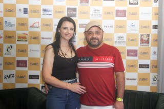 
<a style='margin-left: 5px;' class='btn btn-xs btn-social btn-facebook' href='https://www.facebook.com/sharer/sharer.php?u=https://www.galeramix.com.br/imagem/a120/800-800-90/conteudo/site_galerias/120/e-hoje-que-eu-volto-amanha-152.jpg' rel='popup' data-width='500' data-height='400'><i class='fa fa-facebook'></i>Compartilhar <span class='hidden-xs'>no Facebook</span>
</a> 
<a class='btn btn-default btn-xs' target='_blank' href='imagem/a120/800-800-90/conteudo/site_galerias/120/e-hoje-que-eu-volto-amanha-152.jpg'>
<span class='glyphicon glyphicon-cloud-download'></span> Salvar
</a>
