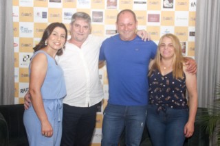 
<a style='margin-left: 5px;' class='btn btn-xs btn-social btn-facebook' href='https://www.facebook.com/sharer/sharer.php?u=https://www.galeramix.com.br/imagem/a120/800-800-90/conteudo/site_galerias/120/e-hoje-que-eu-volto-amanha-157.jpg' rel='popup' data-width='500' data-height='400'><i class='fa fa-facebook'></i>Compartilhar <span class='hidden-xs'>no Facebook</span>
</a> 
<a class='btn btn-default btn-xs' target='_blank' href='imagem/a120/800-800-90/conteudo/site_galerias/120/e-hoje-que-eu-volto-amanha-157.jpg'>
<span class='glyphicon glyphicon-cloud-download'></span> Salvar
</a>
