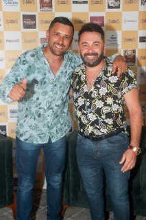 
<a style='margin-left: 5px;' class='btn btn-xs btn-social btn-facebook' href='https://www.facebook.com/sharer/sharer.php?u=https://www.galeramix.com.br/imagem/a120/800-800-90/conteudo/site_galerias/120/e-hoje-que-eu-volto-amanha-166.jpg' rel='popup' data-width='500' data-height='400'><i class='fa fa-facebook'></i>Compartilhar <span class='hidden-xs'>no Facebook</span>
</a> 
<a class='btn btn-default btn-xs' target='_blank' href='imagem/a120/800-800-90/conteudo/site_galerias/120/e-hoje-que-eu-volto-amanha-166.jpg'>
<span class='glyphicon glyphicon-cloud-download'></span> Salvar
</a>
