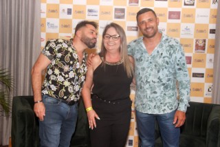 
<a style='margin-left: 5px;' class='btn btn-xs btn-social btn-facebook' href='https://www.facebook.com/sharer/sharer.php?u=https://www.galeramix.com.br/imagem/a120/800-800-90/conteudo/site_galerias/120/e-hoje-que-eu-volto-amanha-169.jpg' rel='popup' data-width='500' data-height='400'><i class='fa fa-facebook'></i>Compartilhar <span class='hidden-xs'>no Facebook</span>
</a> 
<a class='btn btn-default btn-xs' target='_blank' href='imagem/a120/800-800-90/conteudo/site_galerias/120/e-hoje-que-eu-volto-amanha-169.jpg'>
<span class='glyphicon glyphicon-cloud-download'></span> Salvar
</a>
