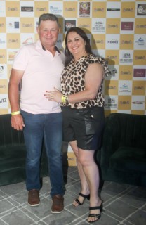 
<a style='margin-left: 5px;' class='btn btn-xs btn-social btn-facebook' href='https://www.facebook.com/sharer/sharer.php?u=https://www.galeramix.com.br/imagem/a120/800-800-90/conteudo/site_galerias/120/e-hoje-que-eu-volto-amanha-182.jpg' rel='popup' data-width='500' data-height='400'><i class='fa fa-facebook'></i>Compartilhar <span class='hidden-xs'>no Facebook</span>
</a> 
<a class='btn btn-default btn-xs' target='_blank' href='imagem/a120/800-800-90/conteudo/site_galerias/120/e-hoje-que-eu-volto-amanha-182.jpg'>
<span class='glyphicon glyphicon-cloud-download'></span> Salvar
</a>
