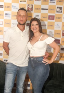 
<a style='margin-left: 5px;' class='btn btn-xs btn-social btn-facebook' href='https://www.facebook.com/sharer/sharer.php?u=https://www.galeramix.com.br/imagem/a120/800-800-90/conteudo/site_galerias/120/e-hoje-que-eu-volto-amanha-187.jpg' rel='popup' data-width='500' data-height='400'><i class='fa fa-facebook'></i>Compartilhar <span class='hidden-xs'>no Facebook</span>
</a> 
<a class='btn btn-default btn-xs' target='_blank' href='imagem/a120/800-800-90/conteudo/site_galerias/120/e-hoje-que-eu-volto-amanha-187.jpg'>
<span class='glyphicon glyphicon-cloud-download'></span> Salvar
</a>
