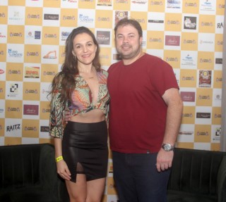 
<a style='margin-left: 5px;' class='btn btn-xs btn-social btn-facebook' href='https://www.facebook.com/sharer/sharer.php?u=https://www.galeramix.com.br/imagem/a120/800-800-90/conteudo/site_galerias/120/e-hoje-que-eu-volto-amanha-192.jpg' rel='popup' data-width='500' data-height='400'><i class='fa fa-facebook'></i>Compartilhar <span class='hidden-xs'>no Facebook</span>
</a> 
<a class='btn btn-default btn-xs' target='_blank' href='imagem/a120/800-800-90/conteudo/site_galerias/120/e-hoje-que-eu-volto-amanha-192.jpg'>
<span class='glyphicon glyphicon-cloud-download'></span> Salvar
</a>
