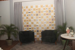 
<a style='margin-left: 5px;' class='btn btn-xs btn-social btn-facebook' href='https://www.facebook.com/sharer/sharer.php?u=https://www.galeramix.com.br/imagem/a120/800-800-90/conteudo/site_galerias/120/e-hoje-que-eu-volto-amanha-195.jpg' rel='popup' data-width='500' data-height='400'><i class='fa fa-facebook'></i>Compartilhar <span class='hidden-xs'>no Facebook</span>
</a> 
<a class='btn btn-default btn-xs' target='_blank' href='imagem/a120/800-800-90/conteudo/site_galerias/120/e-hoje-que-eu-volto-amanha-195.jpg'>
<span class='glyphicon glyphicon-cloud-download'></span> Salvar
</a>
