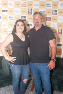 
<a style='margin-left: 5px;' class='btn btn-xs btn-social btn-facebook' href='https://www.facebook.com/sharer/sharer.php?u=https://www.galeramix.com.br/imagem/a120/800-800-90/conteudo/site_galerias/120/e-hoje-que-eu-volto-amanha-21.jpg' rel='popup' data-width='500' data-height='400'><i class='fa fa-facebook'></i>Compartilhar <span class='hidden-xs'>no Facebook</span>
</a> 
<a class='btn btn-default btn-xs' target='_blank' href='imagem/a120/800-800-90/conteudo/site_galerias/120/e-hoje-que-eu-volto-amanha-21.jpg'>
<span class='glyphicon glyphicon-cloud-download'></span> Salvar
</a>
