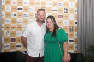 
<a style='margin-left: 5px;' class='btn btn-xs btn-social btn-facebook' href='https://www.facebook.com/sharer/sharer.php?u=https://www.galeramix.com.br/imagem/a120/800-800-90/conteudo/site_galerias/120/e-hoje-que-eu-volto-amanha-27.jpg' rel='popup' data-width='500' data-height='400'><i class='fa fa-facebook'></i>Compartilhar <span class='hidden-xs'>no Facebook</span>
</a> 
<a class='btn btn-default btn-xs' target='_blank' href='imagem/a120/800-800-90/conteudo/site_galerias/120/e-hoje-que-eu-volto-amanha-27.jpg'>
<span class='glyphicon glyphicon-cloud-download'></span> Salvar
</a>
