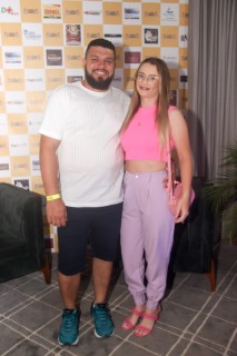 
<a style='margin-left: 5px;' class='btn btn-xs btn-social btn-facebook' href='https://www.facebook.com/sharer/sharer.php?u=https://www.galeramix.com.br/imagem/a120/800-800-90/conteudo/site_galerias/120/e-hoje-que-eu-volto-amanha-29.jpg' rel='popup' data-width='500' data-height='400'><i class='fa fa-facebook'></i>Compartilhar <span class='hidden-xs'>no Facebook</span>
</a> 
<a class='btn btn-default btn-xs' target='_blank' href='imagem/a120/800-800-90/conteudo/site_galerias/120/e-hoje-que-eu-volto-amanha-29.jpg'>
<span class='glyphicon glyphicon-cloud-download'></span> Salvar
</a>
