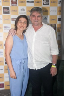 
<a style='margin-left: 5px;' class='btn btn-xs btn-social btn-facebook' href='https://www.facebook.com/sharer/sharer.php?u=https://www.galeramix.com.br/imagem/a120/800-800-90/conteudo/site_galerias/120/e-hoje-que-eu-volto-amanha-31.jpg' rel='popup' data-width='500' data-height='400'><i class='fa fa-facebook'></i>Compartilhar <span class='hidden-xs'>no Facebook</span>
</a> 
<a class='btn btn-default btn-xs' target='_blank' href='imagem/a120/800-800-90/conteudo/site_galerias/120/e-hoje-que-eu-volto-amanha-31.jpg'>
<span class='glyphicon glyphicon-cloud-download'></span> Salvar
</a>
