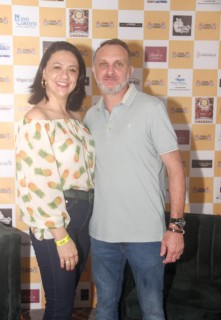 
<a style='margin-left: 5px;' class='btn btn-xs btn-social btn-facebook' href='https://www.facebook.com/sharer/sharer.php?u=https://www.galeramix.com.br/imagem/a120/800-800-90/conteudo/site_galerias/120/e-hoje-que-eu-volto-amanha-35.jpg' rel='popup' data-width='500' data-height='400'><i class='fa fa-facebook'></i>Compartilhar <span class='hidden-xs'>no Facebook</span>
</a> 
<a class='btn btn-default btn-xs' target='_blank' href='imagem/a120/800-800-90/conteudo/site_galerias/120/e-hoje-que-eu-volto-amanha-35.jpg'>
<span class='glyphicon glyphicon-cloud-download'></span> Salvar
</a>
