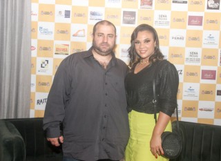 
<a style='margin-left: 5px;' class='btn btn-xs btn-social btn-facebook' href='https://www.facebook.com/sharer/sharer.php?u=https://www.galeramix.com.br/imagem/a120/800-800-90/conteudo/site_galerias/120/e-hoje-que-eu-volto-amanha-36.jpg' rel='popup' data-width='500' data-height='400'><i class='fa fa-facebook'></i>Compartilhar <span class='hidden-xs'>no Facebook</span>
</a> 
<a class='btn btn-default btn-xs' target='_blank' href='imagem/a120/800-800-90/conteudo/site_galerias/120/e-hoje-que-eu-volto-amanha-36.jpg'>
<span class='glyphicon glyphicon-cloud-download'></span> Salvar
</a>
