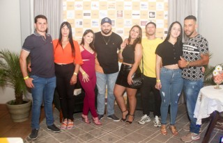 
<a style='margin-left: 5px;' class='btn btn-xs btn-social btn-facebook' href='https://www.facebook.com/sharer/sharer.php?u=https://www.galeramix.com.br/imagem/a120/800-800-90/conteudo/site_galerias/120/e-hoje-que-eu-volto-amanha-42.jpg' rel='popup' data-width='500' data-height='400'><i class='fa fa-facebook'></i>Compartilhar <span class='hidden-xs'>no Facebook</span>
</a> 
<a class='btn btn-default btn-xs' target='_blank' href='imagem/a120/800-800-90/conteudo/site_galerias/120/e-hoje-que-eu-volto-amanha-42.jpg'>
<span class='glyphicon glyphicon-cloud-download'></span> Salvar
</a>
