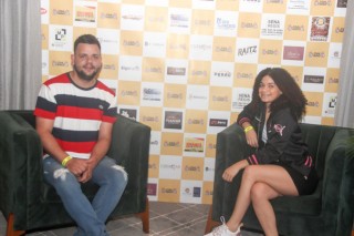 
<a style='margin-left: 5px;' class='btn btn-xs btn-social btn-facebook' href='https://www.facebook.com/sharer/sharer.php?u=https://www.galeramix.com.br/imagem/a120/800-800-90/conteudo/site_galerias/120/e-hoje-que-eu-volto-amanha-43.jpg' rel='popup' data-width='500' data-height='400'><i class='fa fa-facebook'></i>Compartilhar <span class='hidden-xs'>no Facebook</span>
</a> 
<a class='btn btn-default btn-xs' target='_blank' href='imagem/a120/800-800-90/conteudo/site_galerias/120/e-hoje-que-eu-volto-amanha-43.jpg'>
<span class='glyphicon glyphicon-cloud-download'></span> Salvar
</a>
