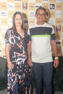 
<a style='margin-left: 5px;' class='btn btn-xs btn-social btn-facebook' href='https://www.facebook.com/sharer/sharer.php?u=https://www.galeramix.com.br/imagem/a120/800-800-90/conteudo/site_galerias/120/e-hoje-que-eu-volto-amanha-55.jpg' rel='popup' data-width='500' data-height='400'><i class='fa fa-facebook'></i>Compartilhar <span class='hidden-xs'>no Facebook</span>
</a> 
<a class='btn btn-default btn-xs' target='_blank' href='imagem/a120/800-800-90/conteudo/site_galerias/120/e-hoje-que-eu-volto-amanha-55.jpg'>
<span class='glyphicon glyphicon-cloud-download'></span> Salvar
</a>
