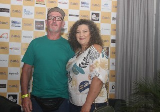 
<a style='margin-left: 5px;' class='btn btn-xs btn-social btn-facebook' href='https://www.facebook.com/sharer/sharer.php?u=https://www.galeramix.com.br/imagem/a120/800-800-90/conteudo/site_galerias/120/e-hoje-que-eu-volto-amanha-56.jpg' rel='popup' data-width='500' data-height='400'><i class='fa fa-facebook'></i>Compartilhar <span class='hidden-xs'>no Facebook</span>
</a> 
<a class='btn btn-default btn-xs' target='_blank' href='imagem/a120/800-800-90/conteudo/site_galerias/120/e-hoje-que-eu-volto-amanha-56.jpg'>
<span class='glyphicon glyphicon-cloud-download'></span> Salvar
</a>
