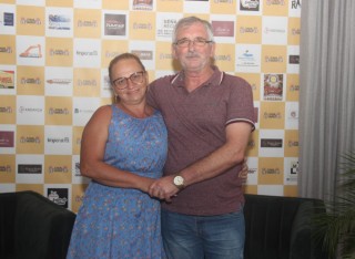 
<a style='margin-left: 5px;' class='btn btn-xs btn-social btn-facebook' href='https://www.facebook.com/sharer/sharer.php?u=https://www.galeramix.com.br/imagem/a120/800-800-90/conteudo/site_galerias/120/e-hoje-que-eu-volto-amanha-58.jpg' rel='popup' data-width='500' data-height='400'><i class='fa fa-facebook'></i>Compartilhar <span class='hidden-xs'>no Facebook</span>
</a> 
<a class='btn btn-default btn-xs' target='_blank' href='imagem/a120/800-800-90/conteudo/site_galerias/120/e-hoje-que-eu-volto-amanha-58.jpg'>
<span class='glyphicon glyphicon-cloud-download'></span> Salvar
</a>
