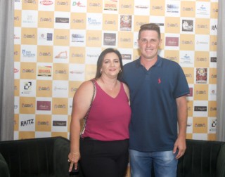 
<a style='margin-left: 5px;' class='btn btn-xs btn-social btn-facebook' href='https://www.facebook.com/sharer/sharer.php?u=https://www.galeramix.com.br/imagem/a120/800-800-90/conteudo/site_galerias/120/e-hoje-que-eu-volto-amanha-6.jpg' rel='popup' data-width='500' data-height='400'><i class='fa fa-facebook'></i>Compartilhar <span class='hidden-xs'>no Facebook</span>
</a> 
<a class='btn btn-default btn-xs' target='_blank' href='imagem/a120/800-800-90/conteudo/site_galerias/120/e-hoje-que-eu-volto-amanha-6.jpg'>
<span class='glyphicon glyphicon-cloud-download'></span> Salvar
</a>
