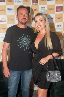 
<a style='margin-left: 5px;' class='btn btn-xs btn-social btn-facebook' href='https://www.facebook.com/sharer/sharer.php?u=https://www.galeramix.com.br/imagem/a120/800-800-90/conteudo/site_galerias/120/e-hoje-que-eu-volto-amanha-69.jpg' rel='popup' data-width='500' data-height='400'><i class='fa fa-facebook'></i>Compartilhar <span class='hidden-xs'>no Facebook</span>
</a> 
<a class='btn btn-default btn-xs' target='_blank' href='imagem/a120/800-800-90/conteudo/site_galerias/120/e-hoje-que-eu-volto-amanha-69.jpg'>
<span class='glyphicon glyphicon-cloud-download'></span> Salvar
</a>
