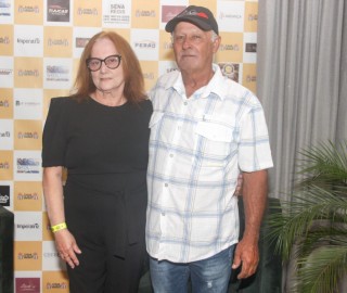 
<a style='margin-left: 5px;' class='btn btn-xs btn-social btn-facebook' href='https://www.facebook.com/sharer/sharer.php?u=https://www.galeramix.com.br/imagem/a120/800-800-90/conteudo/site_galerias/120/e-hoje-que-eu-volto-amanha-70.jpg' rel='popup' data-width='500' data-height='400'><i class='fa fa-facebook'></i>Compartilhar <span class='hidden-xs'>no Facebook</span>
</a> 
<a class='btn btn-default btn-xs' target='_blank' href='imagem/a120/800-800-90/conteudo/site_galerias/120/e-hoje-que-eu-volto-amanha-70.jpg'>
<span class='glyphicon glyphicon-cloud-download'></span> Salvar
</a>
