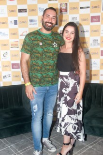 
<a style='margin-left: 5px;' class='btn btn-xs btn-social btn-facebook' href='https://www.facebook.com/sharer/sharer.php?u=https://www.galeramix.com.br/imagem/a120/800-800-90/conteudo/site_galerias/120/e-hoje-que-eu-volto-amanha-89.jpg' rel='popup' data-width='500' data-height='400'><i class='fa fa-facebook'></i>Compartilhar <span class='hidden-xs'>no Facebook</span>
</a> 
<a class='btn btn-default btn-xs' target='_blank' href='imagem/a120/800-800-90/conteudo/site_galerias/120/e-hoje-que-eu-volto-amanha-89.jpg'>
<span class='glyphicon glyphicon-cloud-download'></span> Salvar
</a>
