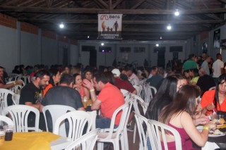 
<a style='margin-left: 5px;' class='btn btn-xs btn-social btn-facebook' href='https://www.facebook.com/sharer/sharer.php?u=https://www.galeramix.com.br/imagem/a120/800-800-90/conteudo/site_galerias/120/e-hoje-que-eu-volto-amanha-90.jpg' rel='popup' data-width='500' data-height='400'><i class='fa fa-facebook'></i>Compartilhar <span class='hidden-xs'>no Facebook</span>
</a> 
<a class='btn btn-default btn-xs' target='_blank' href='imagem/a120/800-800-90/conteudo/site_galerias/120/e-hoje-que-eu-volto-amanha-90.jpg'>
<span class='glyphicon glyphicon-cloud-download'></span> Salvar
</a>
