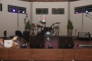 
<a style='margin-left: 5px;' class='btn btn-xs btn-social btn-facebook' href='https://www.facebook.com/sharer/sharer.php?u=https://www.galeramix.com.br/imagem/a120/800-800-90/conteudo/site_galerias/120/e-hoje-que-eu-volto-amanha-91.jpg' rel='popup' data-width='500' data-height='400'><i class='fa fa-facebook'></i>Compartilhar <span class='hidden-xs'>no Facebook</span>
</a> 
<a class='btn btn-default btn-xs' target='_blank' href='imagem/a120/800-800-90/conteudo/site_galerias/120/e-hoje-que-eu-volto-amanha-91.jpg'>
<span class='glyphicon glyphicon-cloud-download'></span> Salvar
</a>
