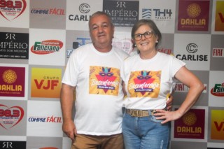 
<a style='margin-left: 5px;' class='btn btn-xs btn-social btn-facebook' href='https://www.facebook.com/sharer/sharer.php?u=https://www.galeramix.com.br/imagem/a128/800-800-90/conteudo/site_galerias/128/desenferruje-baile-de-carnaval-de-casais-em-tijucas-11.jpg' rel='popup' data-width='500' data-height='400'><i class='fa fa-facebook'></i>Compartilhar <span class='hidden-xs'>no Facebook</span>
</a> 
<a class='btn btn-default btn-xs' target='_blank' href='imagem/a128/800-800-90/conteudo/site_galerias/128/desenferruje-baile-de-carnaval-de-casais-em-tijucas-11.jpg'>
<span class='glyphicon glyphicon-cloud-download'></span> Salvar
</a>
