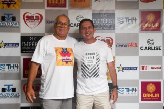 
<a style='margin-left: 5px;' class='btn btn-xs btn-social btn-facebook' href='https://www.facebook.com/sharer/sharer.php?u=https://www.galeramix.com.br/imagem/a128/800-800-90/conteudo/site_galerias/128/desenferruje-baile-de-carnaval-de-casais-em-tijucas-113.jpg' rel='popup' data-width='500' data-height='400'><i class='fa fa-facebook'></i>Compartilhar <span class='hidden-xs'>no Facebook</span>
</a> 
<a class='btn btn-default btn-xs' target='_blank' href='imagem/a128/800-800-90/conteudo/site_galerias/128/desenferruje-baile-de-carnaval-de-casais-em-tijucas-113.jpg'>
<span class='glyphicon glyphicon-cloud-download'></span> Salvar
</a>
