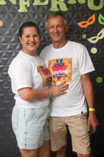 
<a style='margin-left: 5px;' class='btn btn-xs btn-social btn-facebook' href='https://www.facebook.com/sharer/sharer.php?u=https://www.galeramix.com.br/imagem/a128/800-800-90/conteudo/site_galerias/128/desenferruje-baile-de-carnaval-de-casais-em-tijucas-129.jpg' rel='popup' data-width='500' data-height='400'><i class='fa fa-facebook'></i>Compartilhar <span class='hidden-xs'>no Facebook</span>
</a> 
<a class='btn btn-default btn-xs' target='_blank' href='imagem/a128/800-800-90/conteudo/site_galerias/128/desenferruje-baile-de-carnaval-de-casais-em-tijucas-129.jpg'>
<span class='glyphicon glyphicon-cloud-download'></span> Salvar
</a>
