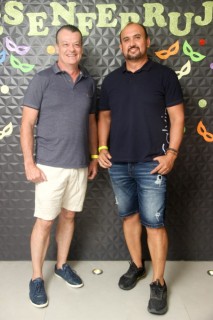 
<a style='margin-left: 5px;' class='btn btn-xs btn-social btn-facebook' href='https://www.facebook.com/sharer/sharer.php?u=https://www.galeramix.com.br/imagem/a128/800-800-90/conteudo/site_galerias/128/desenferruje-baile-de-carnaval-de-casais-em-tijucas-144.jpg' rel='popup' data-width='500' data-height='400'><i class='fa fa-facebook'></i>Compartilhar <span class='hidden-xs'>no Facebook</span>
</a> 
<a class='btn btn-default btn-xs' target='_blank' href='imagem/a128/800-800-90/conteudo/site_galerias/128/desenferruje-baile-de-carnaval-de-casais-em-tijucas-144.jpg'>
<span class='glyphicon glyphicon-cloud-download'></span> Salvar
</a>
