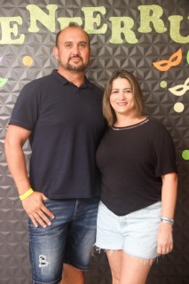 
<a style='margin-left: 5px;' class='btn btn-xs btn-social btn-facebook' href='https://www.facebook.com/sharer/sharer.php?u=https://www.galeramix.com.br/imagem/a128/800-800-90/conteudo/site_galerias/128/desenferruje-baile-de-carnaval-de-casais-em-tijucas-145.jpg' rel='popup' data-width='500' data-height='400'><i class='fa fa-facebook'></i>Compartilhar <span class='hidden-xs'>no Facebook</span>
</a> 
<a class='btn btn-default btn-xs' target='_blank' href='imagem/a128/800-800-90/conteudo/site_galerias/128/desenferruje-baile-de-carnaval-de-casais-em-tijucas-145.jpg'>
<span class='glyphicon glyphicon-cloud-download'></span> Salvar
</a>
