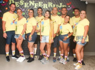 
<a style='margin-left: 5px;' class='btn btn-xs btn-social btn-facebook' href='https://www.facebook.com/sharer/sharer.php?u=https://www.galeramix.com.br/imagem/a128/800-800-90/conteudo/site_galerias/128/desenferruje-baile-de-carnaval-de-casais-em-tijucas-149.jpg' rel='popup' data-width='500' data-height='400'><i class='fa fa-facebook'></i>Compartilhar <span class='hidden-xs'>no Facebook</span>
</a> 
<a class='btn btn-default btn-xs' target='_blank' href='imagem/a128/800-800-90/conteudo/site_galerias/128/desenferruje-baile-de-carnaval-de-casais-em-tijucas-149.jpg'>
<span class='glyphicon glyphicon-cloud-download'></span> Salvar
</a>
