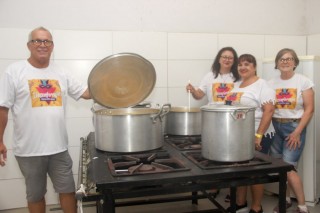 
<a style='margin-left: 5px;' class='btn btn-xs btn-social btn-facebook' href='https://www.facebook.com/sharer/sharer.php?u=https://www.galeramix.com.br/imagem/a128/800-800-90/conteudo/site_galerias/128/desenferruje-baile-de-carnaval-de-casais-em-tijucas-15.jpg' rel='popup' data-width='500' data-height='400'><i class='fa fa-facebook'></i>Compartilhar <span class='hidden-xs'>no Facebook</span>
</a> 
<a class='btn btn-default btn-xs' target='_blank' href='imagem/a128/800-800-90/conteudo/site_galerias/128/desenferruje-baile-de-carnaval-de-casais-em-tijucas-15.jpg'>
<span class='glyphicon glyphicon-cloud-download'></span> Salvar
</a>
