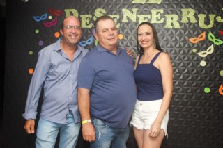 
<a style='margin-left: 5px;' class='btn btn-xs btn-social btn-facebook' href='https://www.facebook.com/sharer/sharer.php?u=https://www.galeramix.com.br/imagem/a128/800-800-90/conteudo/site_galerias/128/desenferruje-baile-de-carnaval-de-casais-em-tijucas-153.jpg' rel='popup' data-width='500' data-height='400'><i class='fa fa-facebook'></i>Compartilhar <span class='hidden-xs'>no Facebook</span>
</a> 
<a class='btn btn-default btn-xs' target='_blank' href='imagem/a128/800-800-90/conteudo/site_galerias/128/desenferruje-baile-de-carnaval-de-casais-em-tijucas-153.jpg'>
<span class='glyphicon glyphicon-cloud-download'></span> Salvar
</a>
