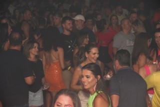 
<a style='margin-left: 5px;' class='btn btn-xs btn-social btn-facebook' href='https://www.facebook.com/sharer/sharer.php?u=https://www.galeramix.com.br/imagem/a128/800-800-90/conteudo/site_galerias/128/desenferruje-baile-de-carnaval-de-casais-em-tijucas-156.jpg' rel='popup' data-width='500' data-height='400'><i class='fa fa-facebook'></i>Compartilhar <span class='hidden-xs'>no Facebook</span>
</a> 
<a class='btn btn-default btn-xs' target='_blank' href='imagem/a128/800-800-90/conteudo/site_galerias/128/desenferruje-baile-de-carnaval-de-casais-em-tijucas-156.jpg'>
<span class='glyphicon glyphicon-cloud-download'></span> Salvar
</a>
