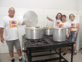 
<a style='margin-left: 5px;' class='btn btn-xs btn-social btn-facebook' href='https://www.facebook.com/sharer/sharer.php?u=https://www.galeramix.com.br/imagem/a128/800-800-90/conteudo/site_galerias/128/desenferruje-baile-de-carnaval-de-casais-em-tijucas-157.jpg' rel='popup' data-width='500' data-height='400'><i class='fa fa-facebook'></i>Compartilhar <span class='hidden-xs'>no Facebook</span>
</a> 
<a class='btn btn-default btn-xs' target='_blank' href='imagem/a128/800-800-90/conteudo/site_galerias/128/desenferruje-baile-de-carnaval-de-casais-em-tijucas-157.jpg'>
<span class='glyphicon glyphicon-cloud-download'></span> Salvar
</a>
