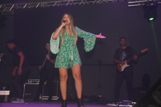 
<a style='margin-left: 5px;' class='btn btn-xs btn-social btn-facebook' href='https://www.facebook.com/sharer/sharer.php?u=https://www.galeramix.com.br/imagem/a128/800-800-90/conteudo/site_galerias/128/desenferruje-baile-de-carnaval-de-casais-em-tijucas-161.jpg' rel='popup' data-width='500' data-height='400'><i class='fa fa-facebook'></i>Compartilhar <span class='hidden-xs'>no Facebook</span>
</a> 
<a class='btn btn-default btn-xs' target='_blank' href='imagem/a128/800-800-90/conteudo/site_galerias/128/desenferruje-baile-de-carnaval-de-casais-em-tijucas-161.jpg'>
<span class='glyphicon glyphicon-cloud-download'></span> Salvar
</a>
