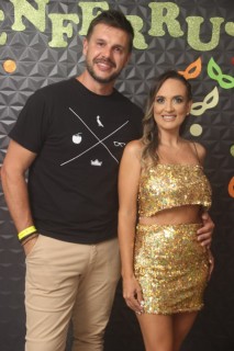 
<a style='margin-left: 5px;' class='btn btn-xs btn-social btn-facebook' href='https://www.facebook.com/sharer/sharer.php?u=https://www.galeramix.com.br/imagem/a128/800-800-90/conteudo/site_galerias/128/desenferruje-baile-de-carnaval-de-casais-em-tijucas-186.jpg' rel='popup' data-width='500' data-height='400'><i class='fa fa-facebook'></i>Compartilhar <span class='hidden-xs'>no Facebook</span>
</a> 
<a class='btn btn-default btn-xs' target='_blank' href='imagem/a128/800-800-90/conteudo/site_galerias/128/desenferruje-baile-de-carnaval-de-casais-em-tijucas-186.jpg'>
<span class='glyphicon glyphicon-cloud-download'></span> Salvar
</a>
