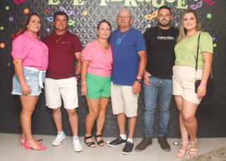 
<a style='margin-left: 5px;' class='btn btn-xs btn-social btn-facebook' href='https://www.facebook.com/sharer/sharer.php?u=https://www.galeramix.com.br/imagem/a128/800-800-90/conteudo/site_galerias/128/desenferruje-baile-de-carnaval-de-casais-em-tijucas-193.jpg' rel='popup' data-width='500' data-height='400'><i class='fa fa-facebook'></i>Compartilhar <span class='hidden-xs'>no Facebook</span>
</a> 
<a class='btn btn-default btn-xs' target='_blank' href='imagem/a128/800-800-90/conteudo/site_galerias/128/desenferruje-baile-de-carnaval-de-casais-em-tijucas-193.jpg'>
<span class='glyphicon glyphicon-cloud-download'></span> Salvar
</a>
